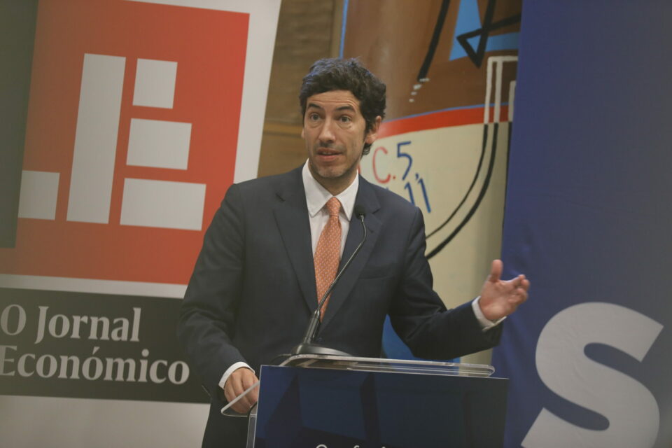 Angariar investimento continuará a ser prioridade, garante secretário de Estado da Economia