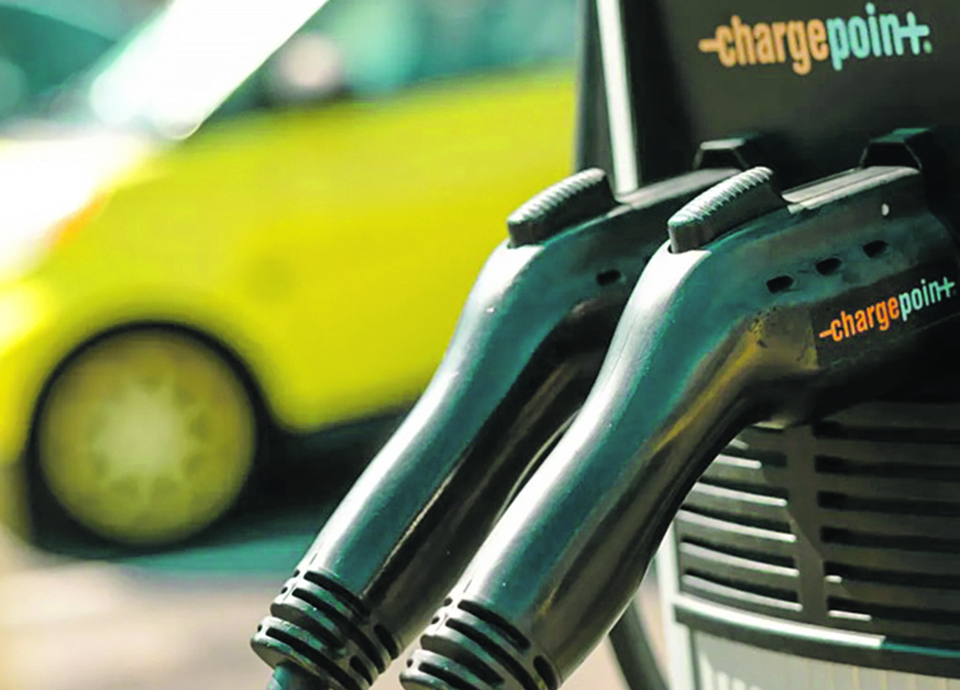 Rede de carregamentos de el&eacute;tricos cresceu 660% em 10 anos