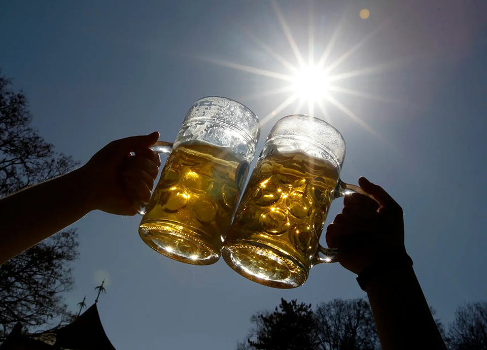 Portugal  &eacute; campe&atilde;o  da Europa a beber cerveja fora de casa