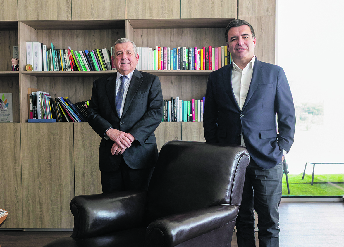 De mãos dadas há 43 anos em benefício do ensino e investigação