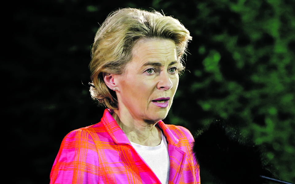 Ursula von der Leyen vacila entre os dois lados do novo espectro político