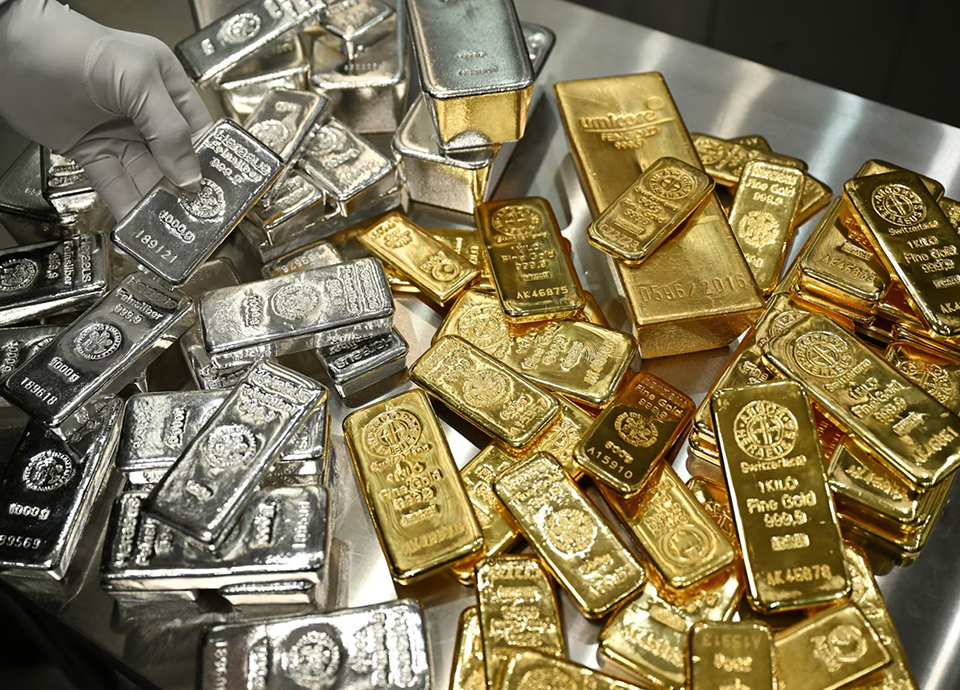Metais perderam brilho e est&atilde;o  &agrave; merc&ecirc; da economia e do d&oacute;lar