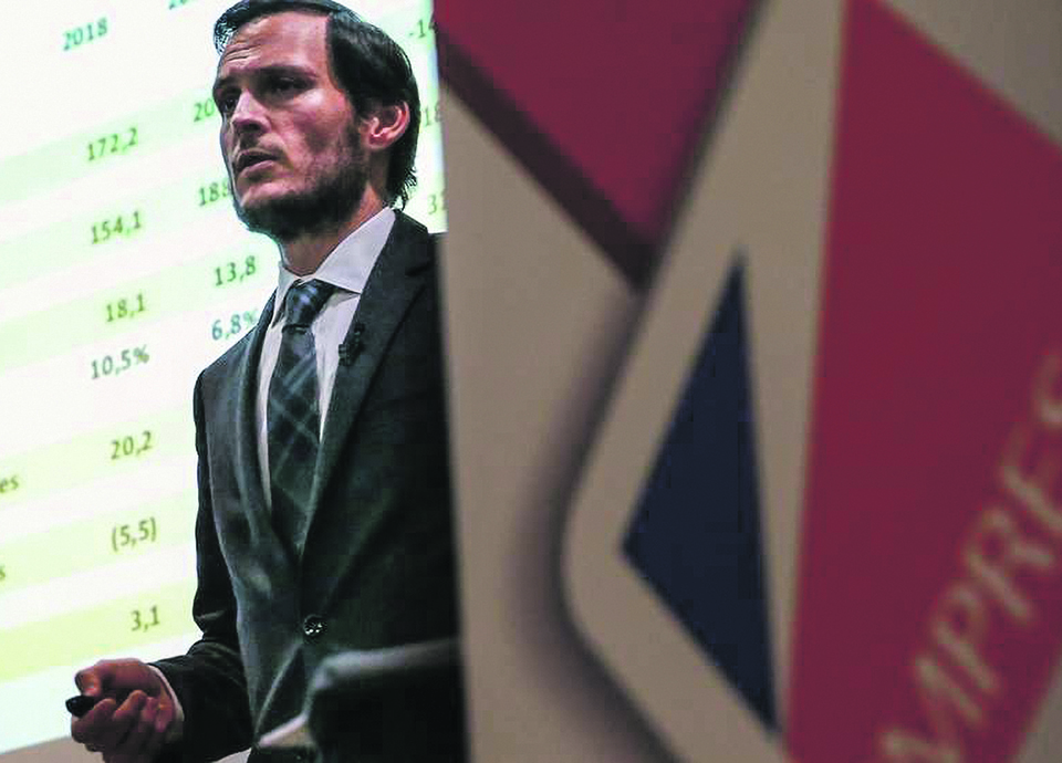 Impresa agrava prejuízos e falha venda da sede