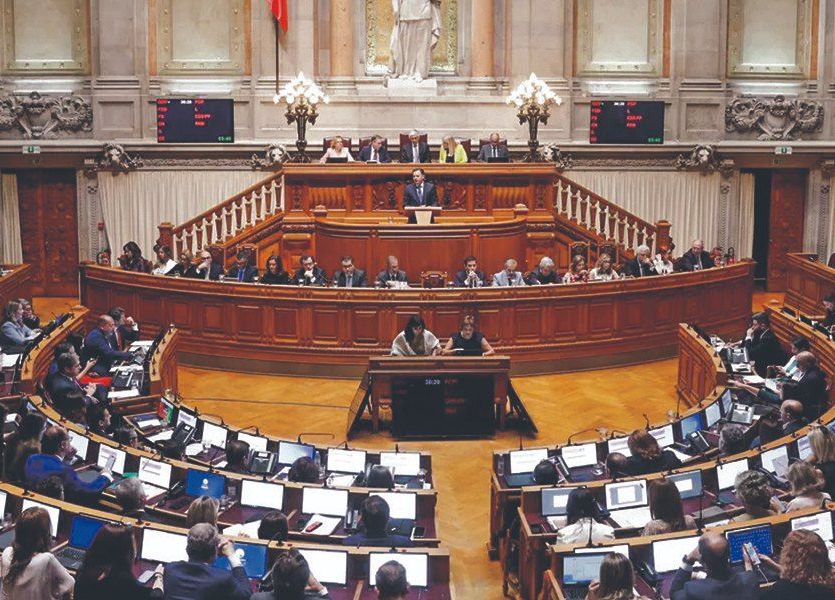 Partidos divergem entre  a liberaliza&ccedil;&atilde;o do mercado  e a regula&ccedil;&atilde;o p&uacute;blica