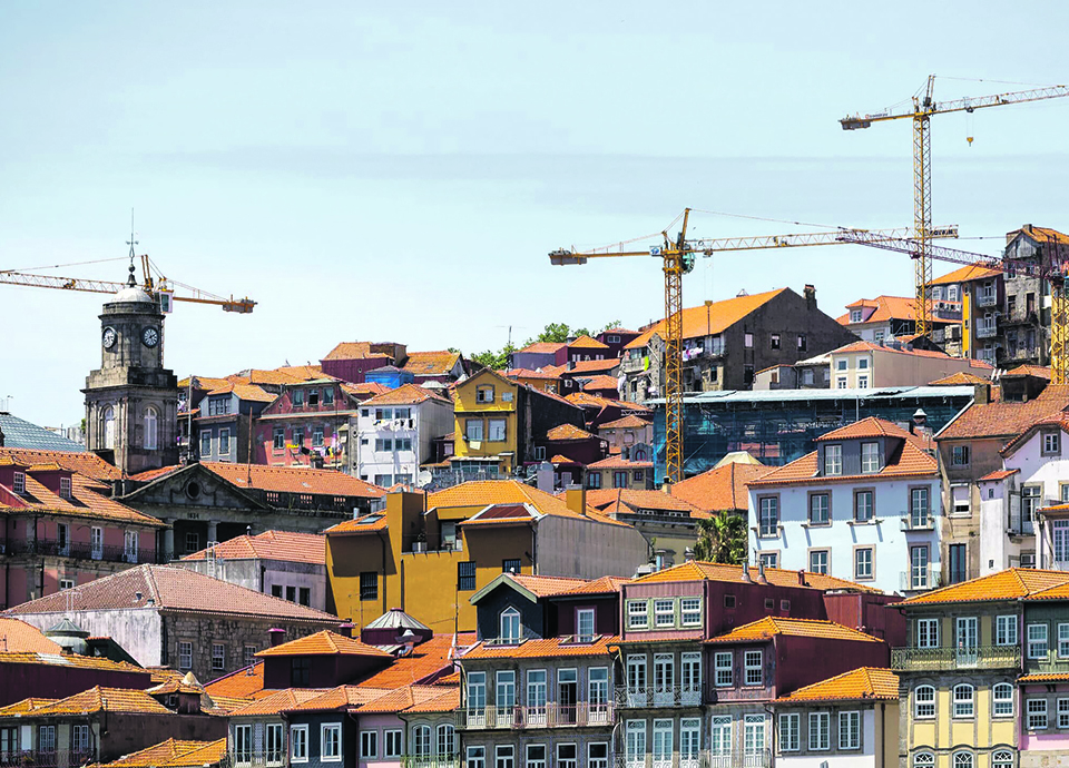 Licen&ccedil;as de novas casas caem &agrave; espera de defini&ccedil;&atilde;o no IVA