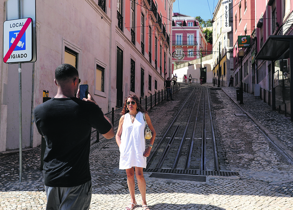 Menos turistas, menos vendas: como o acidente mudou  a Cal&ccedil;ada da Gl&oacute;ria