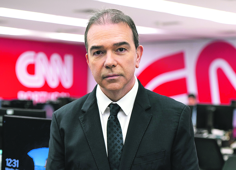 “O pior erro em televisão é ficar fechado na torre de marfim”