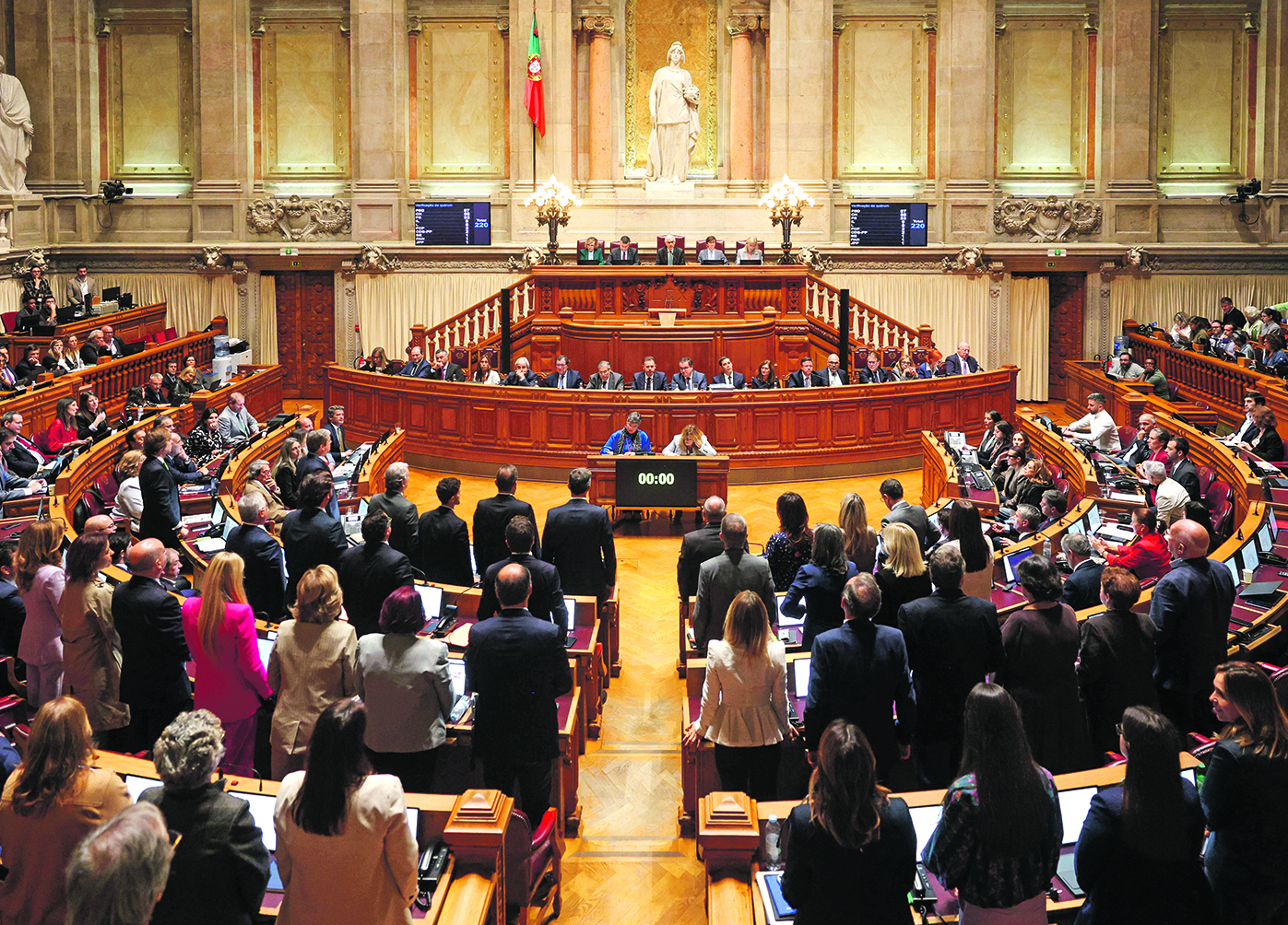 PS e Chega insistem em menos IVA nos combust&iacute;veis e alimentos