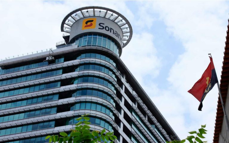 Sonangol estreia-se na bolsa de Luanda com emissão de dívida e vê IPO a partir de 2026
