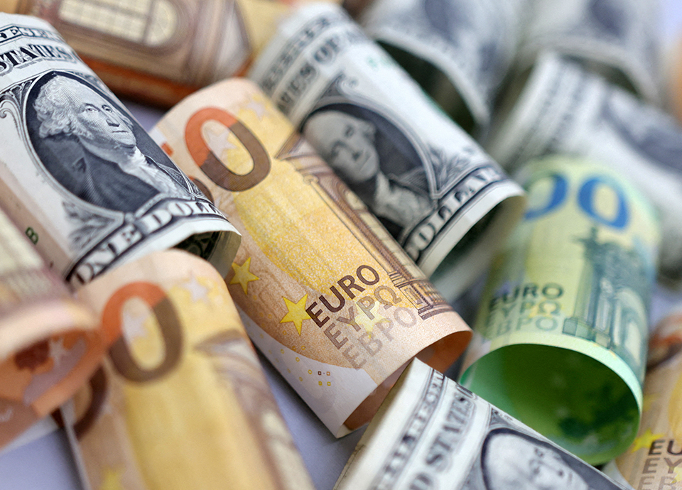 Euro próximo de máximos contra o dólar é faca de dois gumes para a UE