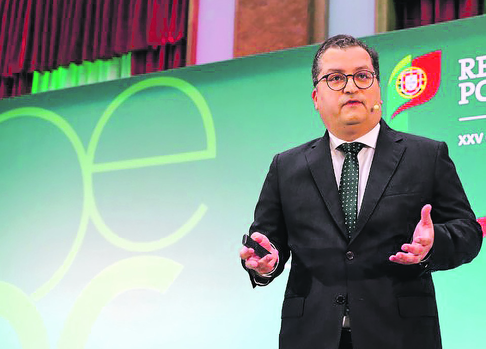 Medidas j&aacute; adotadas  e regras europeias esmagam or&ccedil;amento