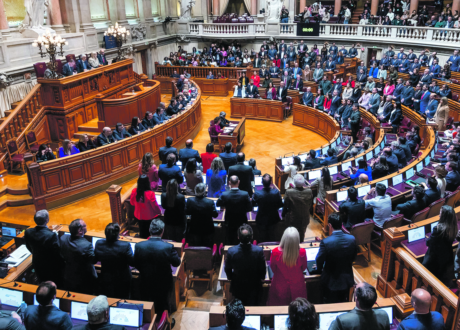 “Atrasos no PRR e privatizações adiadas”. A queda do Governo vista pelos portugueses