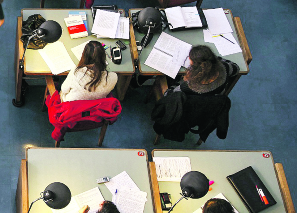 Porque caíram a pique as entradas nas universidades?