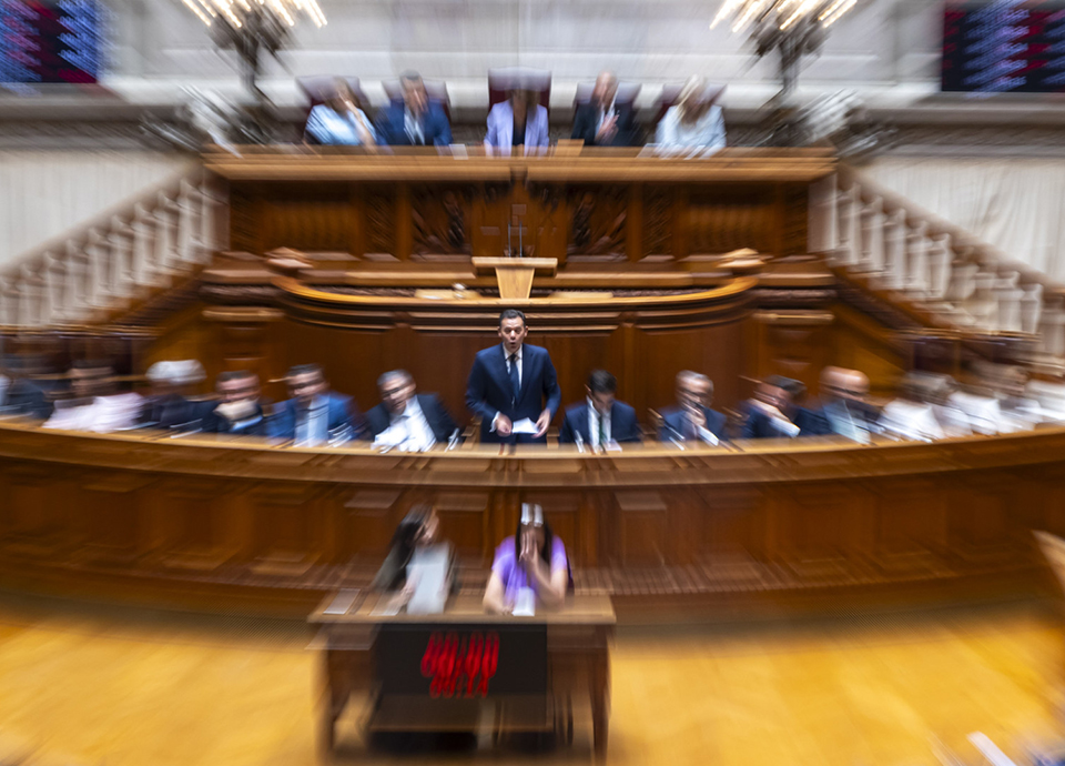 Mudanças de governo e crises geram mexidas nas políticas públicas