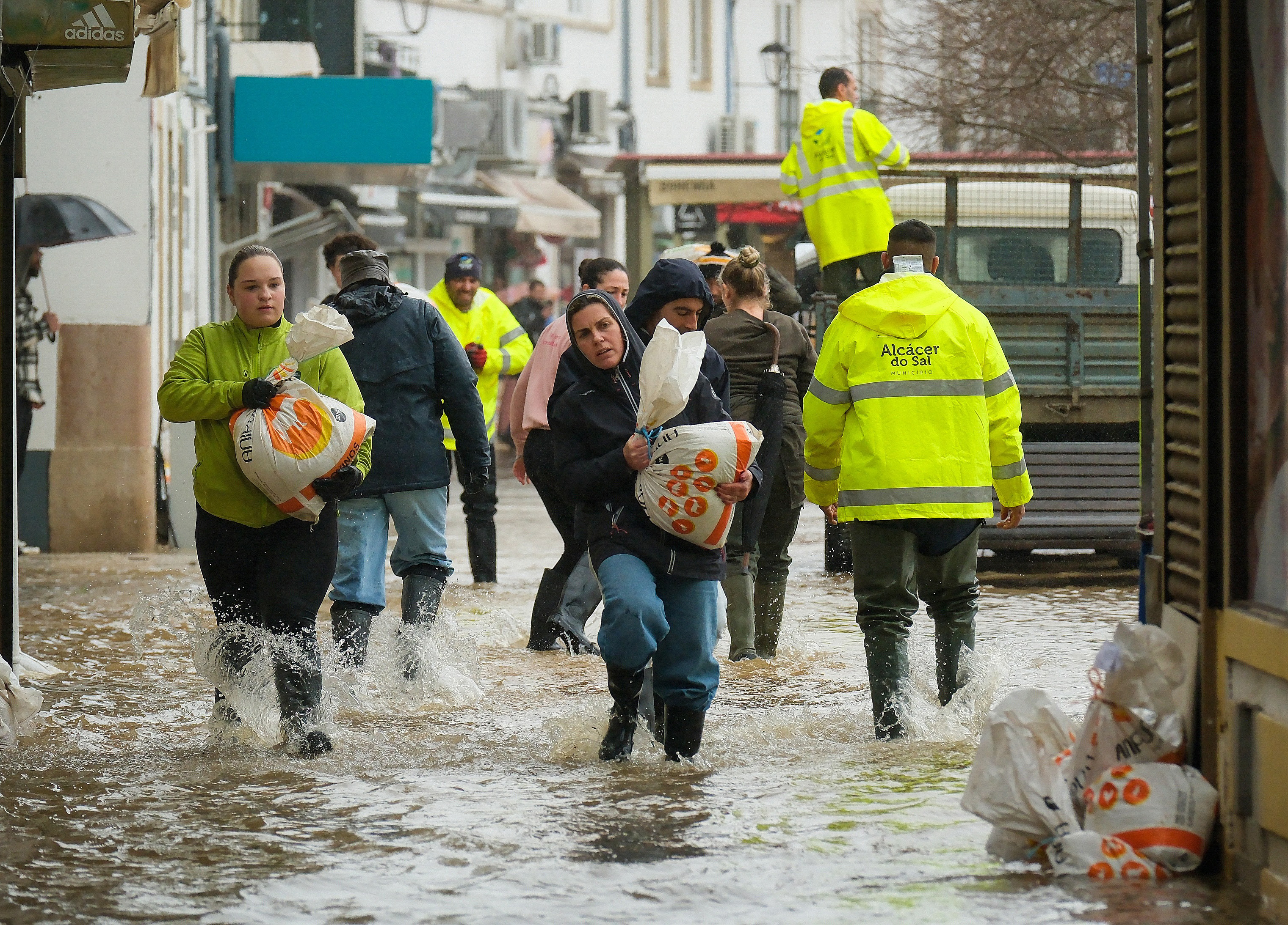 Lay-off simplificado: Oposi&ccedil;&atilde;o une-se pelos 100% do sal&aacute;rio