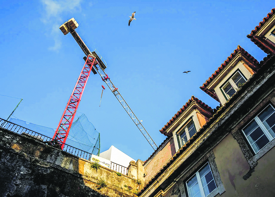 Falta de m&atilde;o de obra continua a limitar crescimento