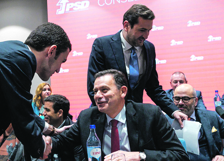 Históricos criticam Montenegro mas união no partido é quase total