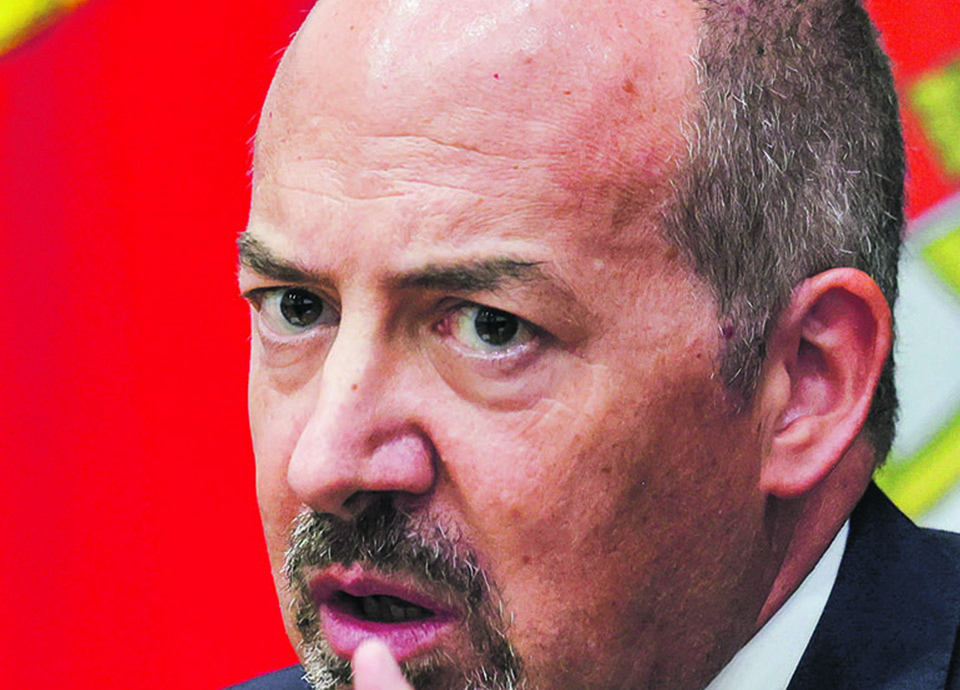 &Aacute;lvaro Santos Pereira muda projecto para a nova sede do banco central