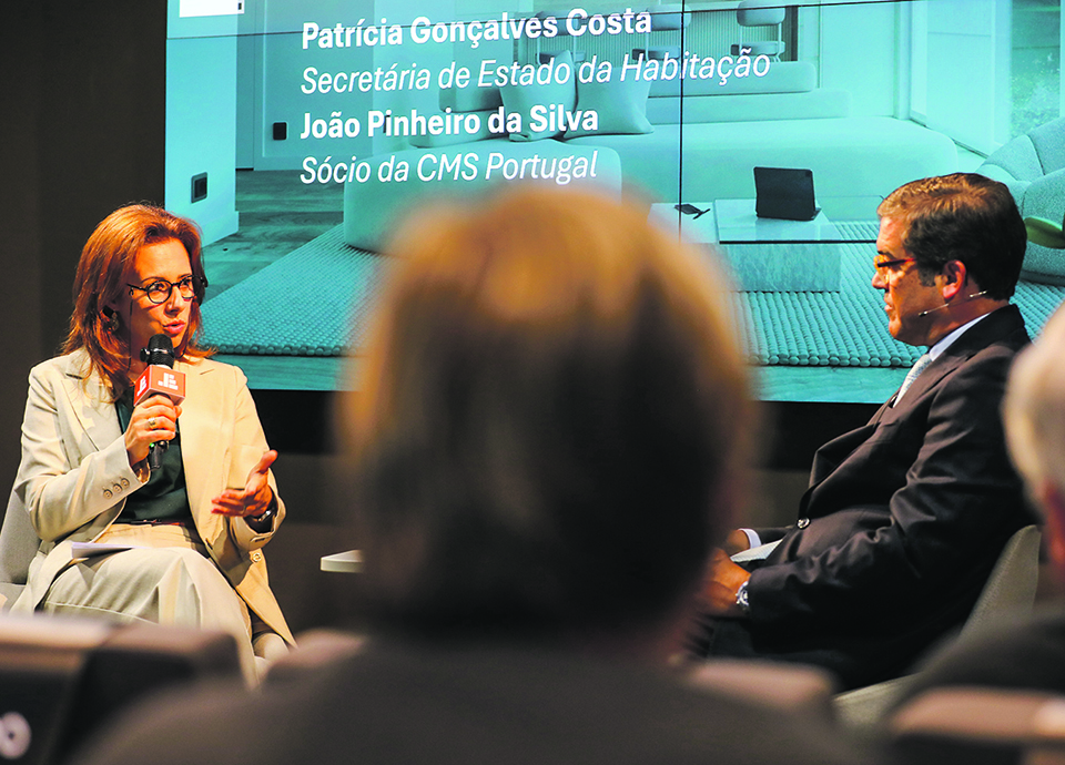 D&eacute;fice de 300 mil casas. Governo desafia privados  a ajudar a resolver crise na habita&ccedil;&atilde;o