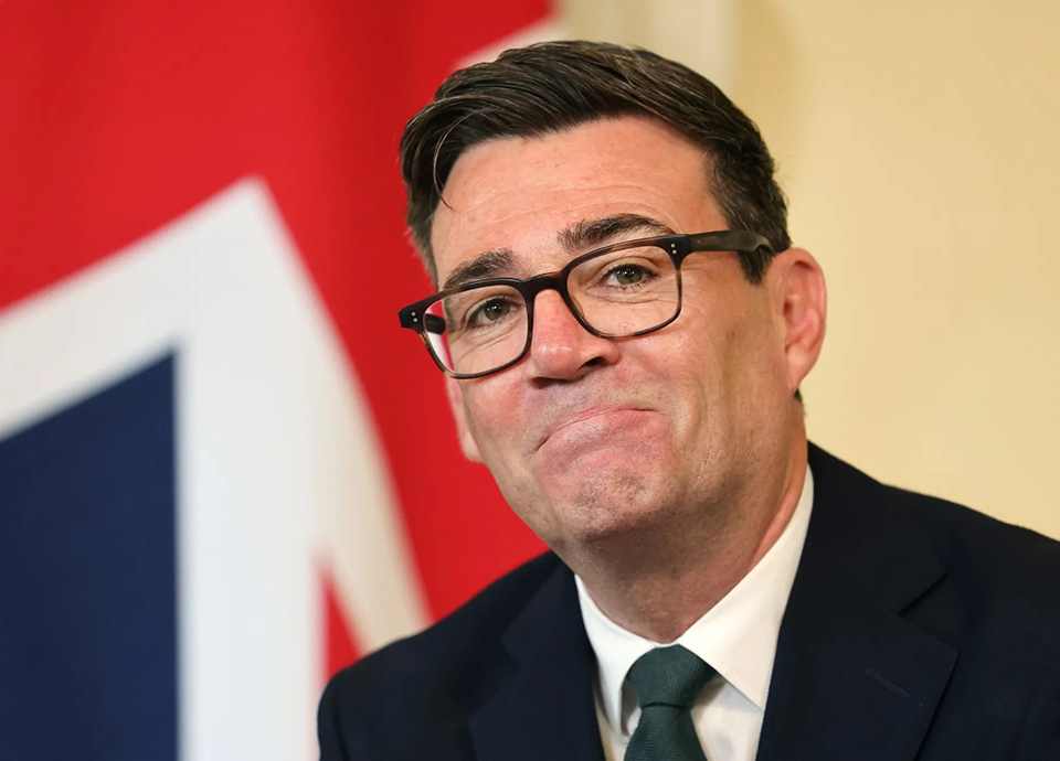 Andy Burnham enfrenta &lsquo;revolta&rsquo; das autonomias