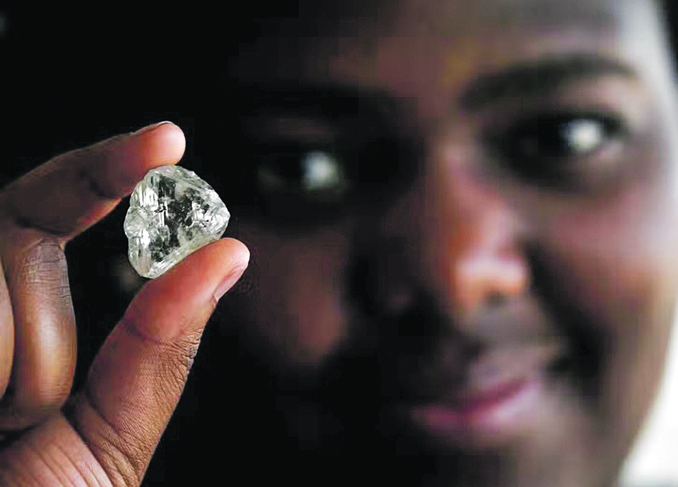 Angola quer ficar com 25% da De Beers