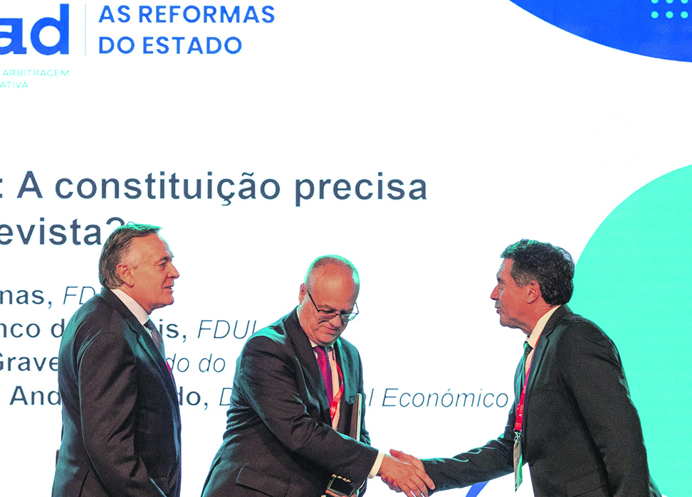 Constituição deve resistir a ser “uma árvore de Natal”