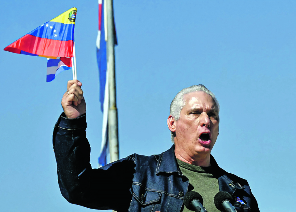 Cuba liberaliza a economia para escapar ao cerco norte-americano
