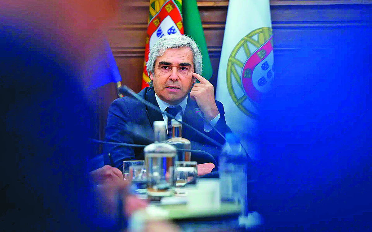 Investimento em baixo, mesmo com compromissos