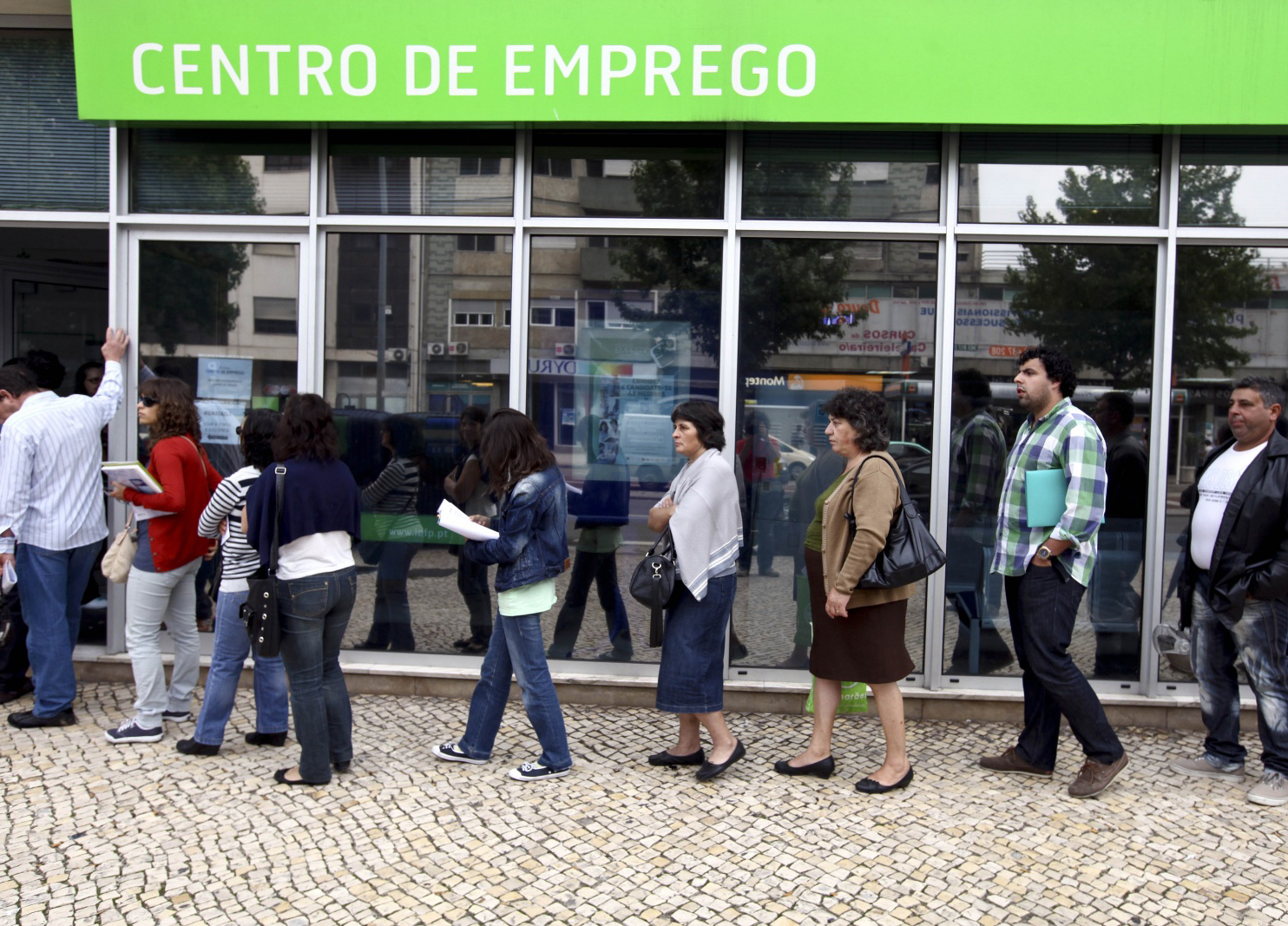 Emprego ensombrado por novas leis
