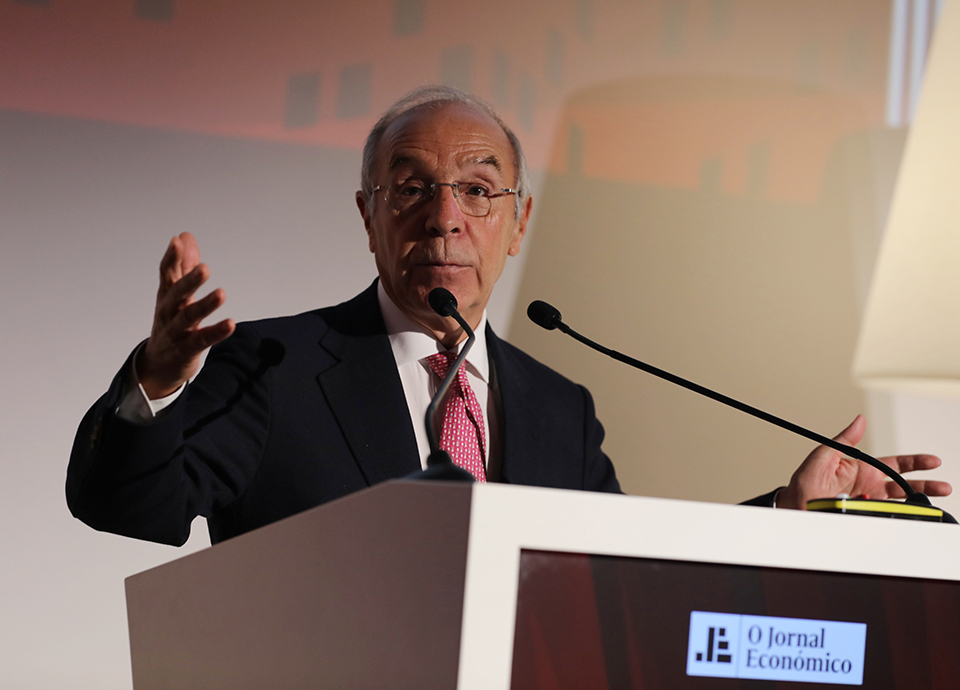 Fazer parcerias para disputar  fundo europeu de 400 mil milh&otilde;es
