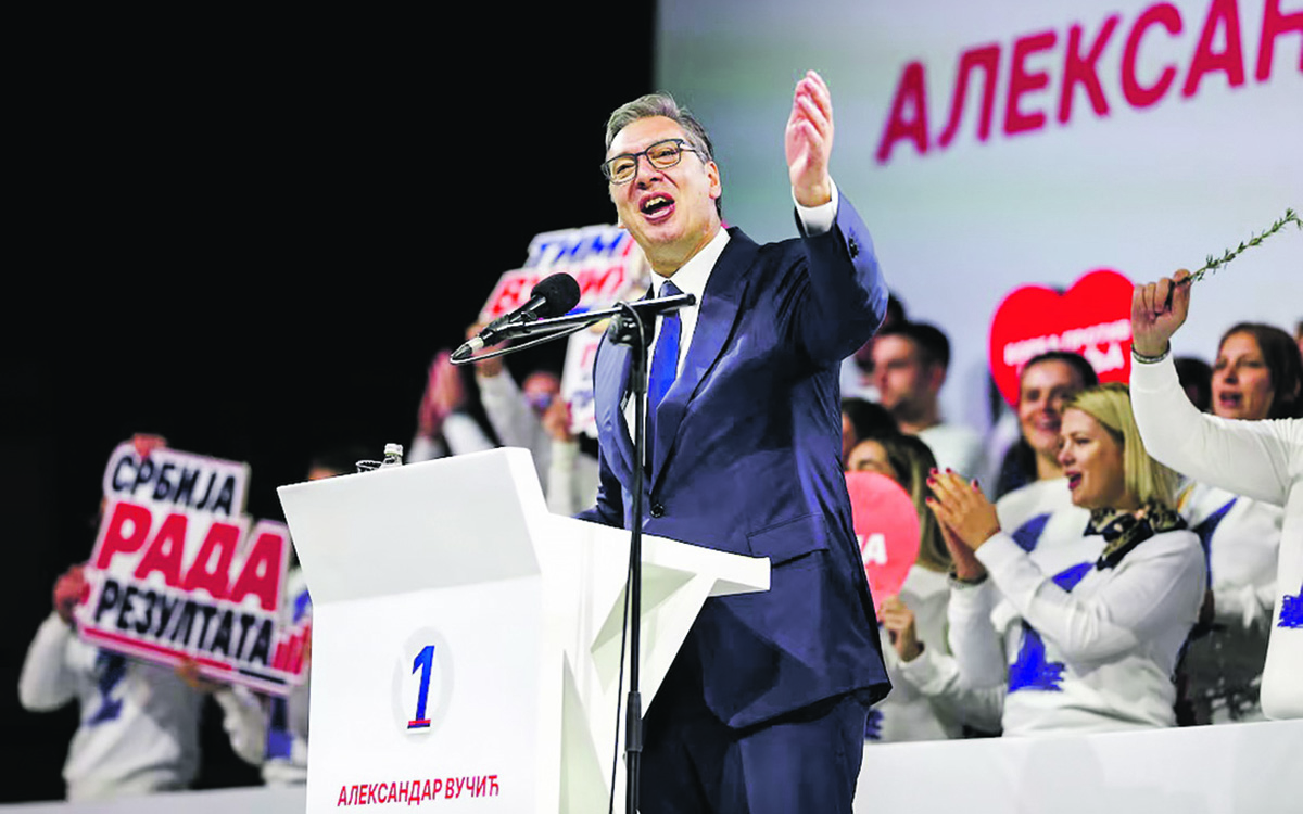 Regime de Vucic arrisca chegar ao fim 14 anos depois