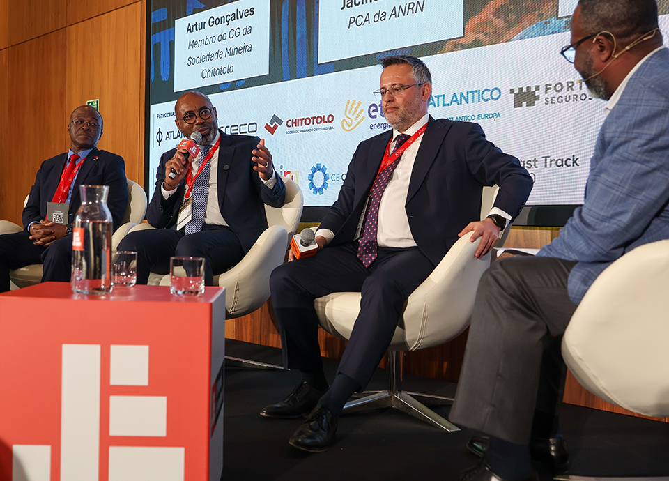 Angola quer atrair investimento para explorar os seus recursos minerais