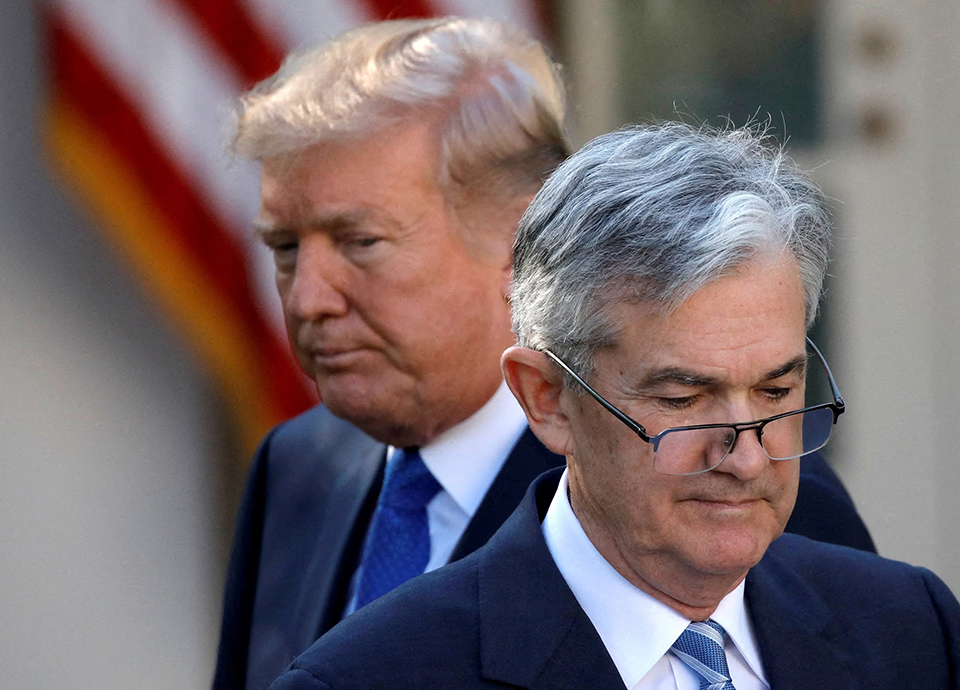 Mercados agitam-se perante a guerra cada vez mais cerrada entre Trump e Powell