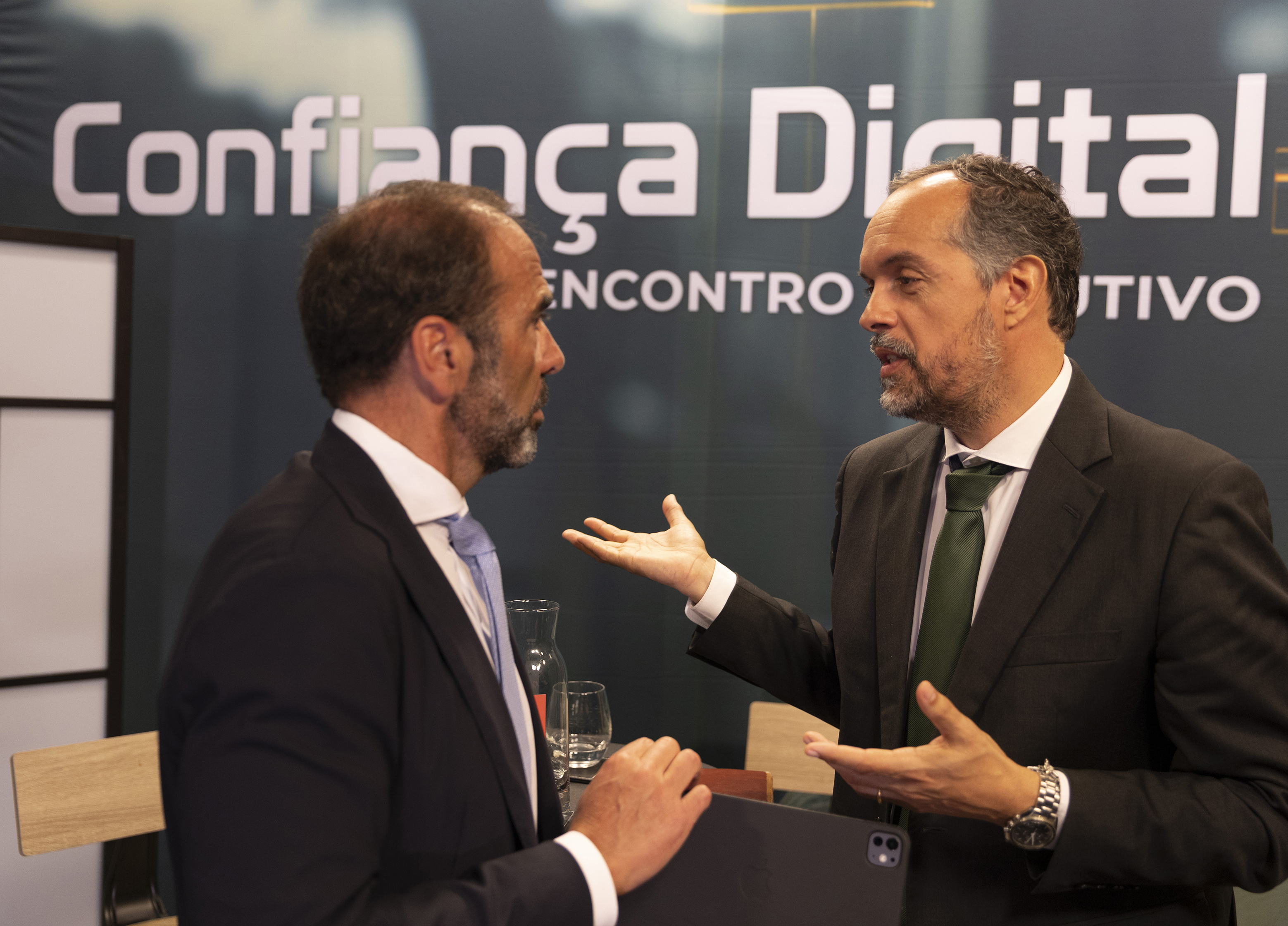 O exemplo que tem  de vir de cima para condicionar todos