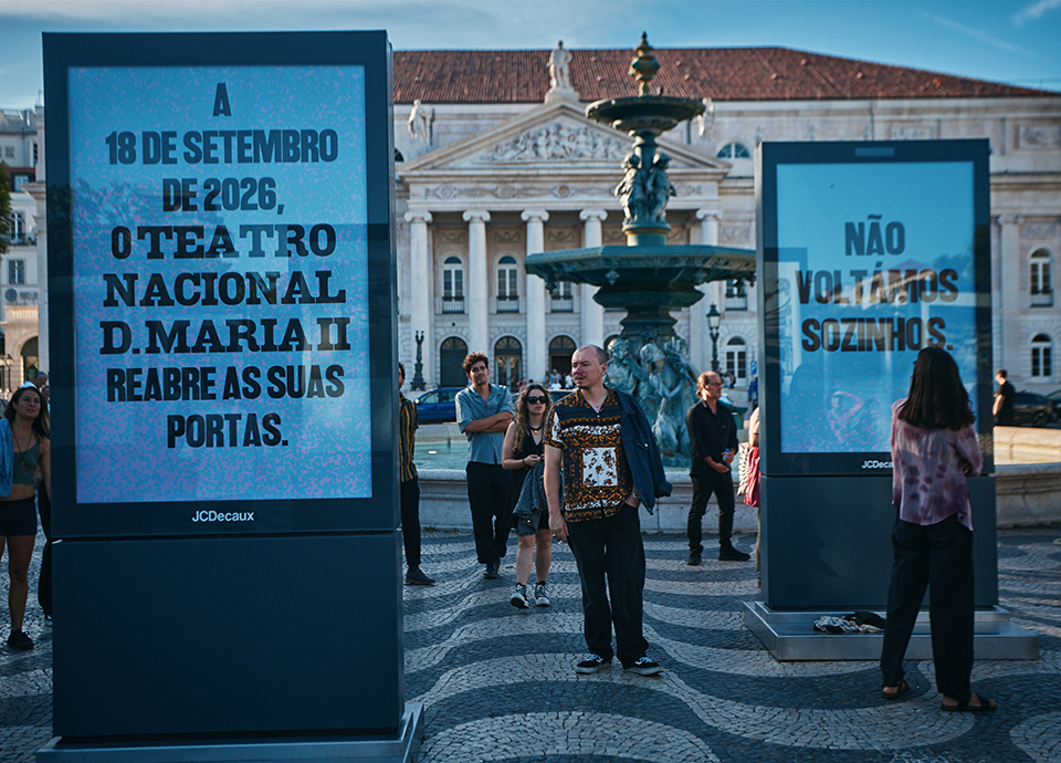 Teatro Nacional D. Maria II Voltar ao Rossio  com um pa&iacute;s dentro
