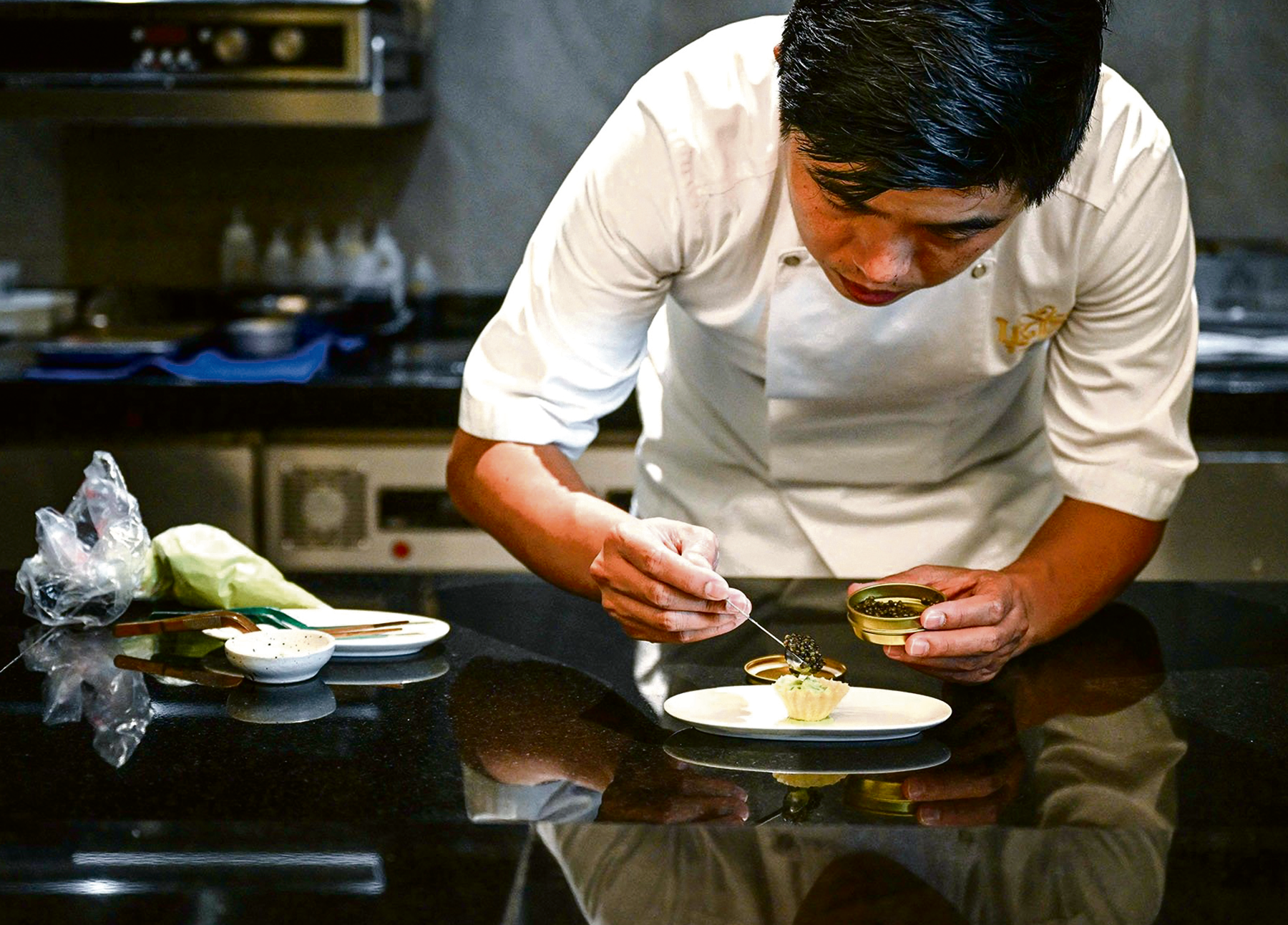 Preço do caviar cai tanto que já há quem o compare a frango assado