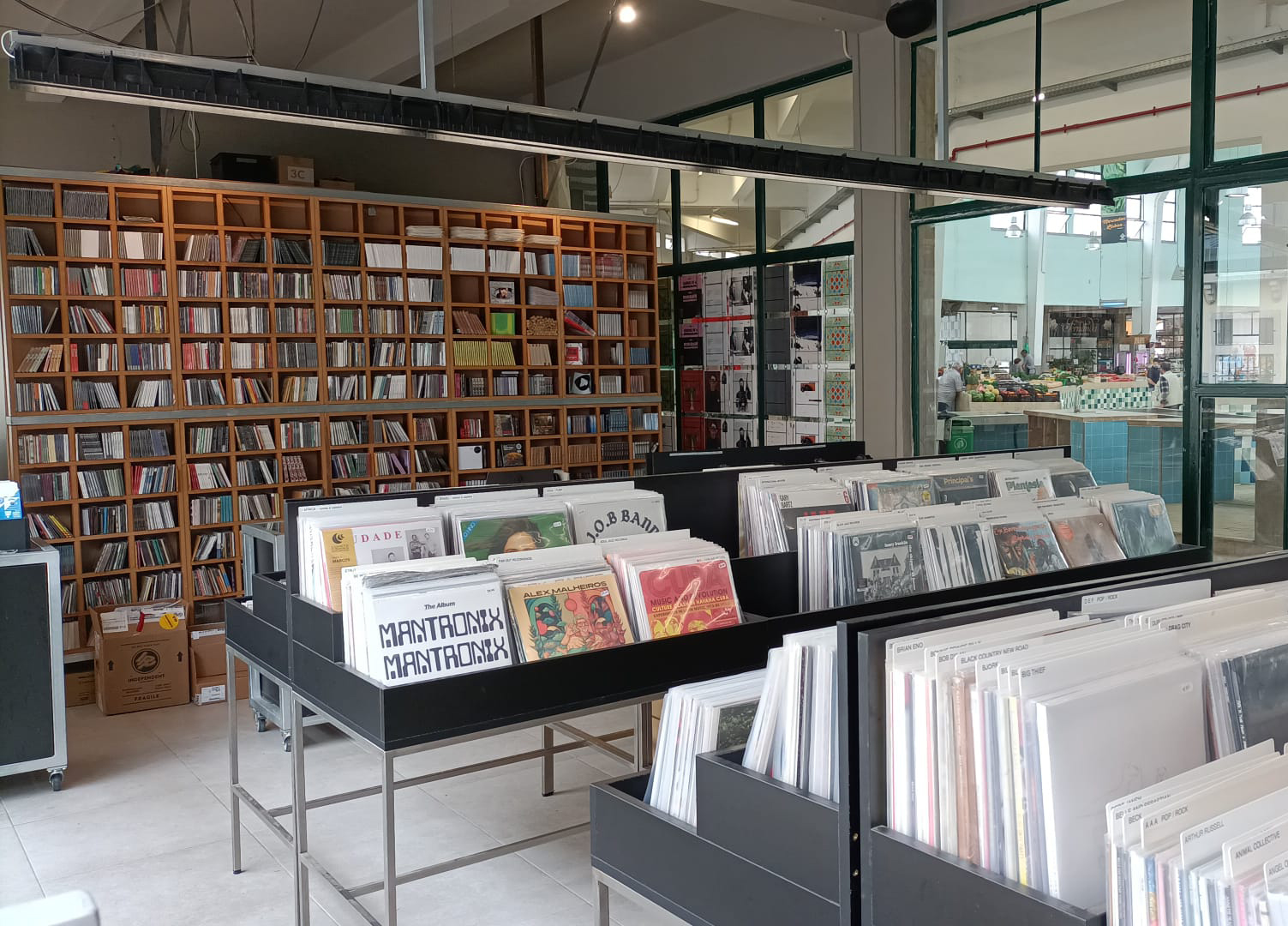 Quem disse que as lojas de discos são só para ‘cromos’?