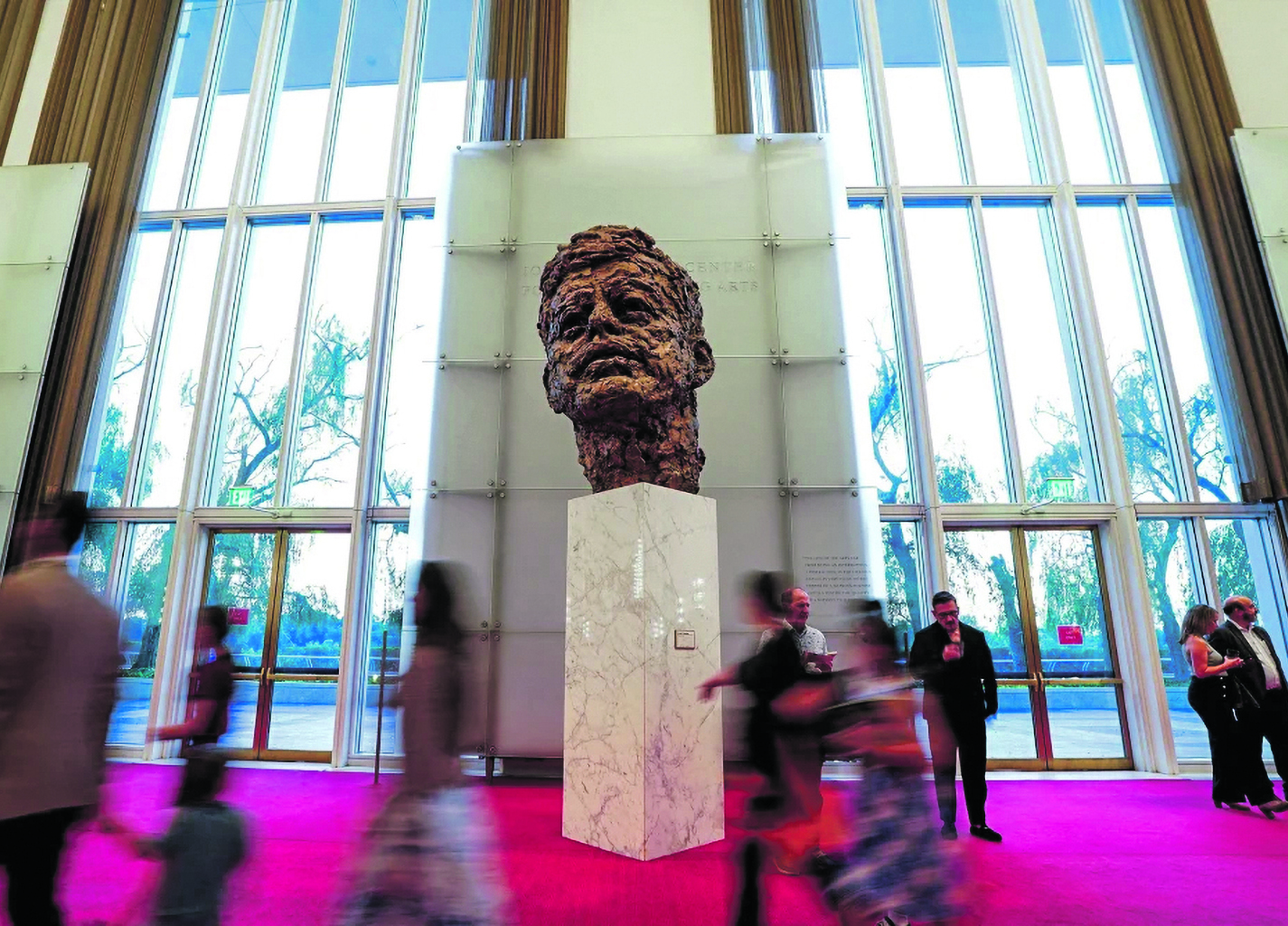 Trump entra no Kennedy Center e a &oacute;pera sai