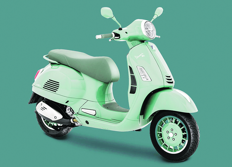 Aos 80, a Vespa  n&atilde;o perdeu o estilo e est&aacute; a&iacute;  para as curvas