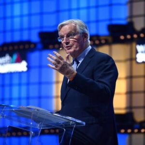 França: governo de Michel Barnier nas mãos de Marine Le Pen