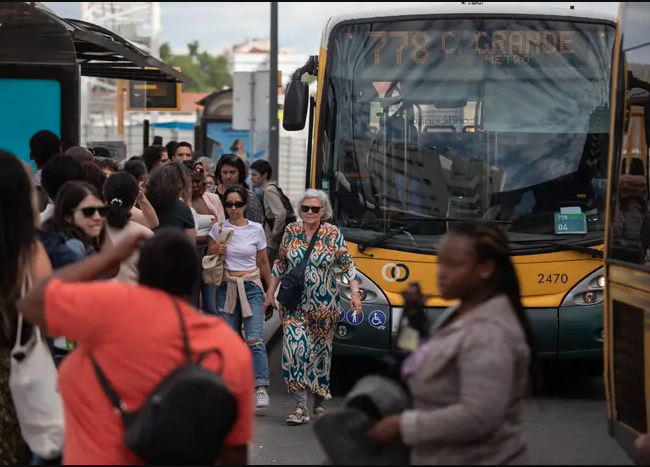 Lisboa “enche balde furado” com mais incentivos aos transportes públicos