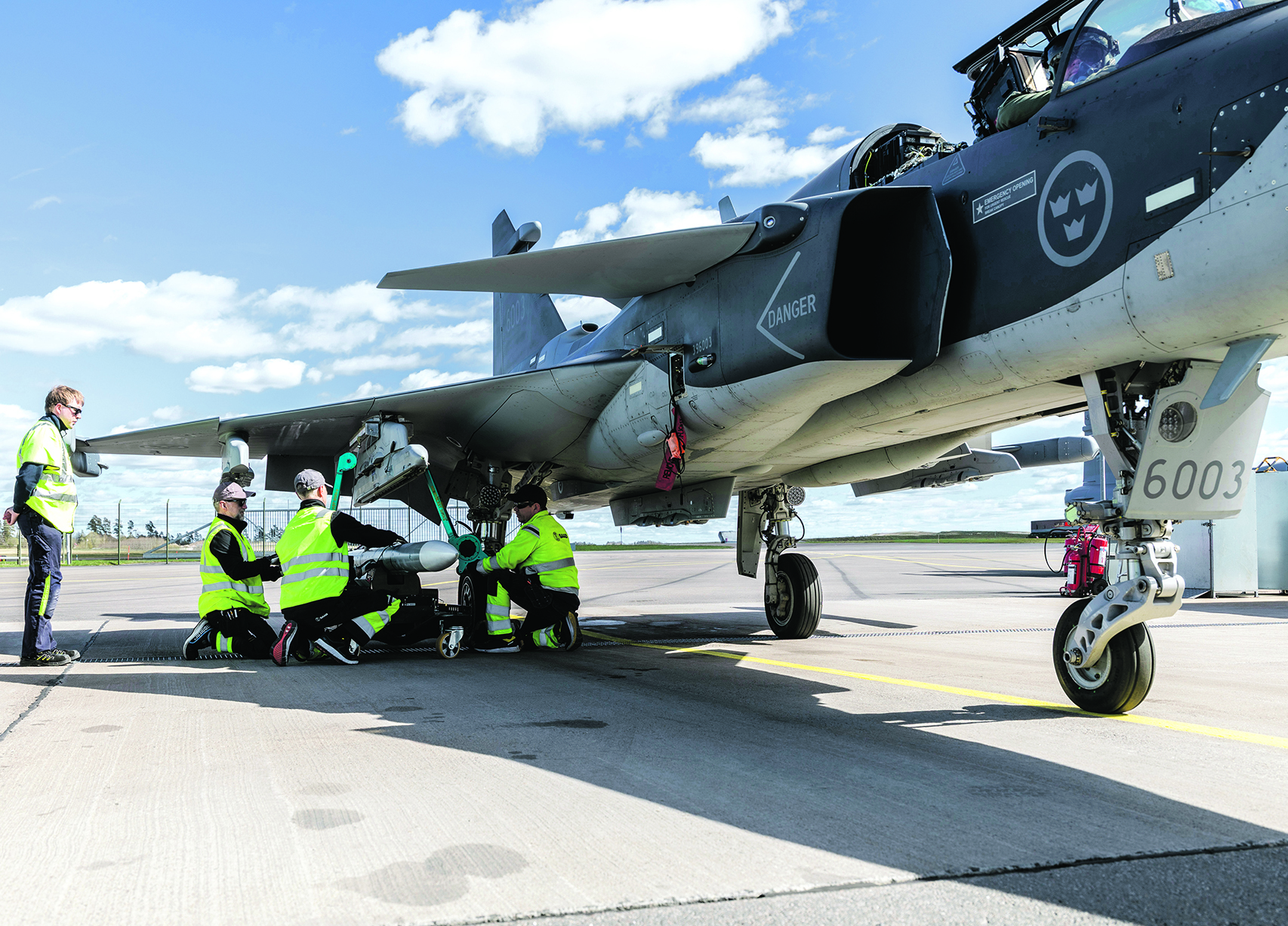 Su&eacute;cia quer vender ca&ccedil;as &lsquo;low cost&rsquo;  e m&iacute;sseis navais  a Portugal