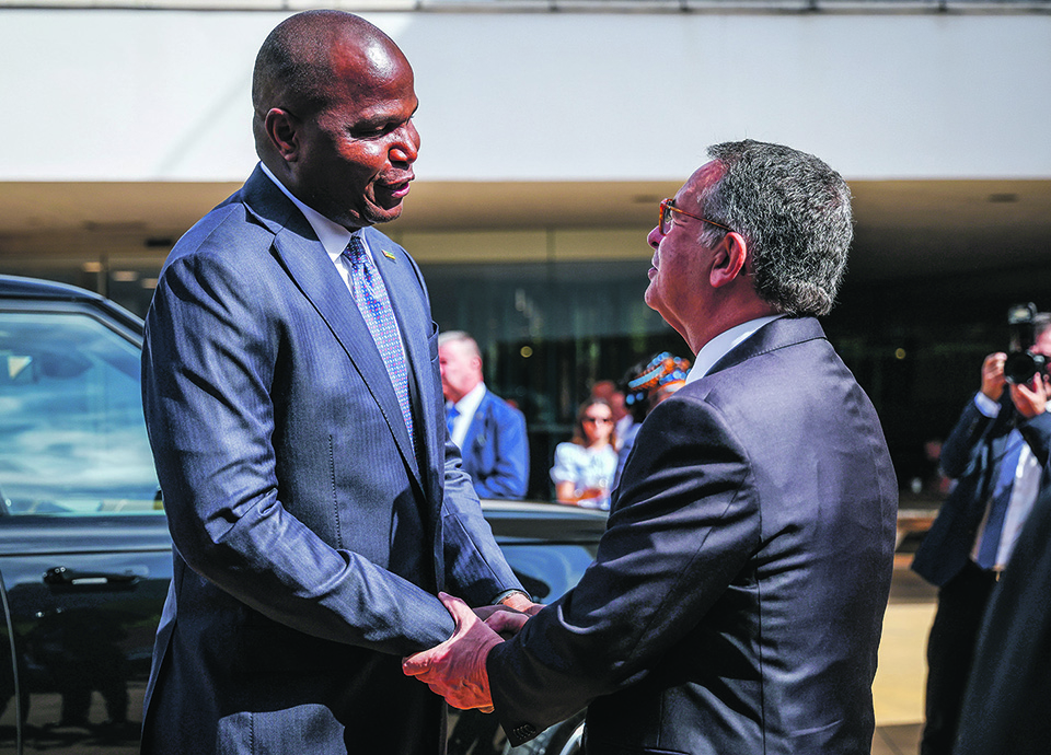 Mo&ccedil;ambique quer portugueses  a investir, mas para ter resultados