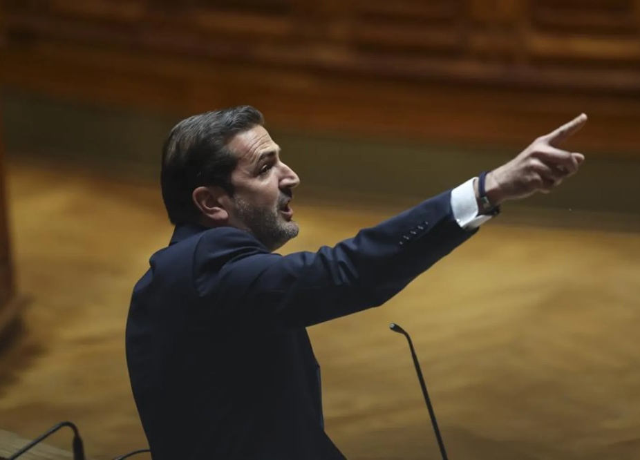 Lei da Nacionalidade aprovada com  os votos da direita