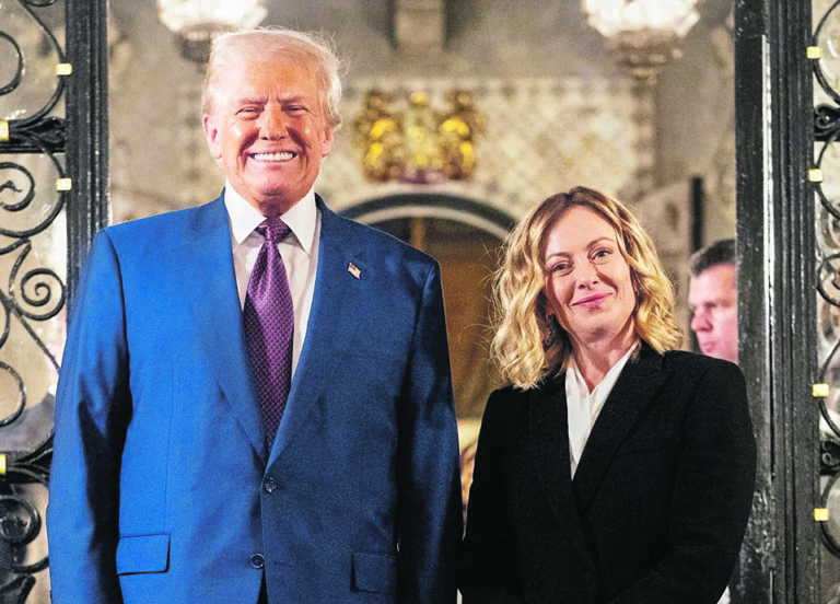 Donald Trump negoceia relações com a Europa, mas não é com Ursula von der Leyen