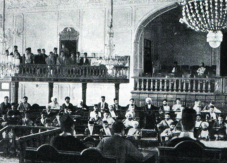 Entre a tirania e a interven&ccedil;&atilde;o,  o futuro do Ir&atilde;o est&aacute; ainda por escrever