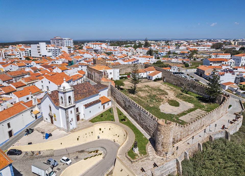 Sines Investidores aceleram constru&ccedil;&atilde;o de casas  na regi&atilde;o
