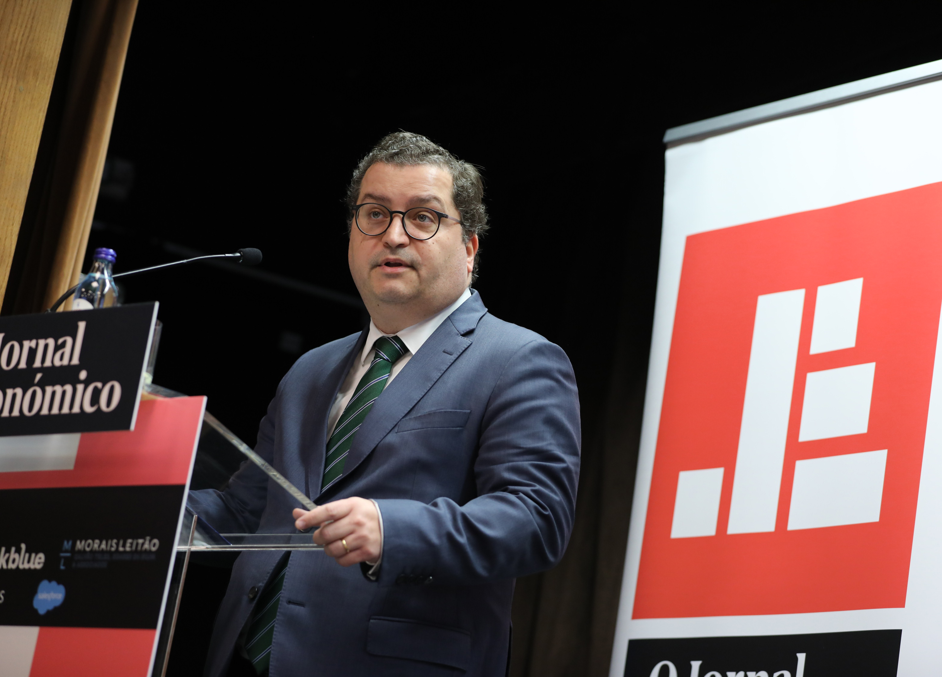 Ministro das Finanças  vê país a crescer próximo de 2,5% este ano