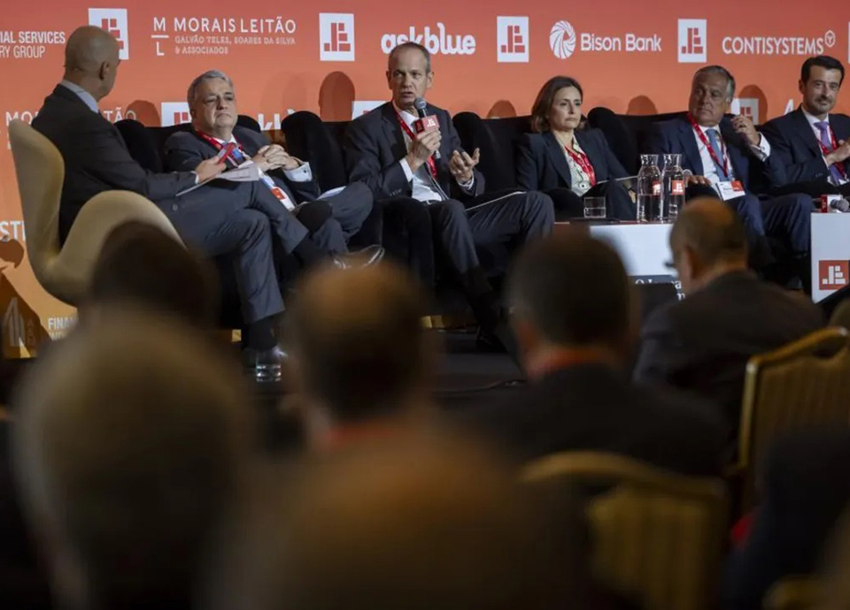 Banca acumula mais  de 100 mil milh&otilde;es  em d&iacute;vida soberana mas maioria est&aacute; protegida