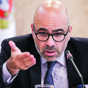 Pinto Luz questiona legalidade da subida das taxas da ANA